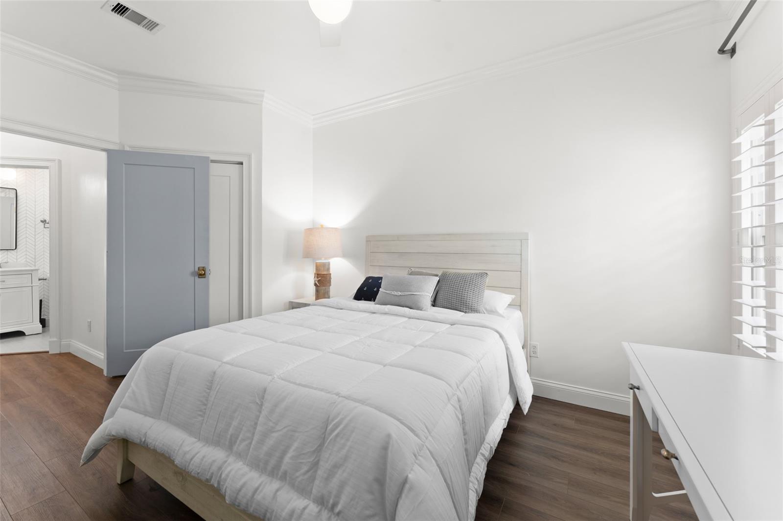 Image 26 of 44 For 625 Tropical Breeze Way