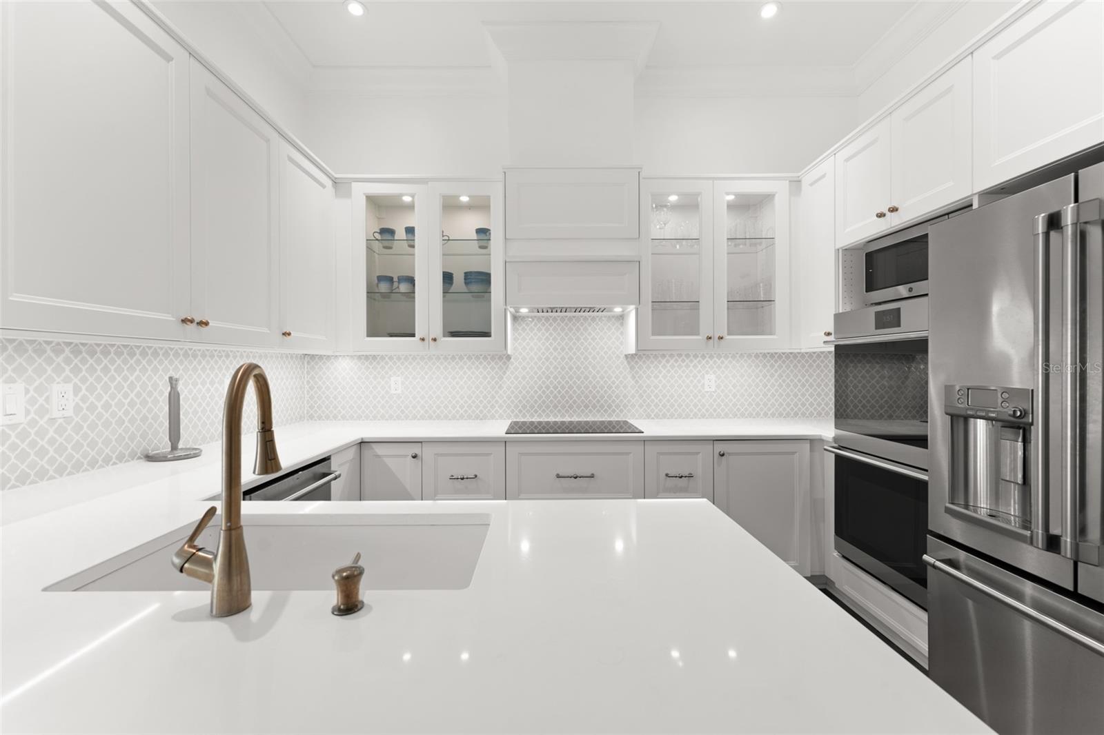 Image 3 of 44 For 625 Tropical Breeze Way