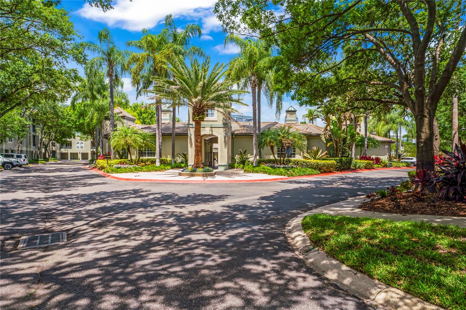 Image 37 of 44 For 625 Tropical Breeze Way