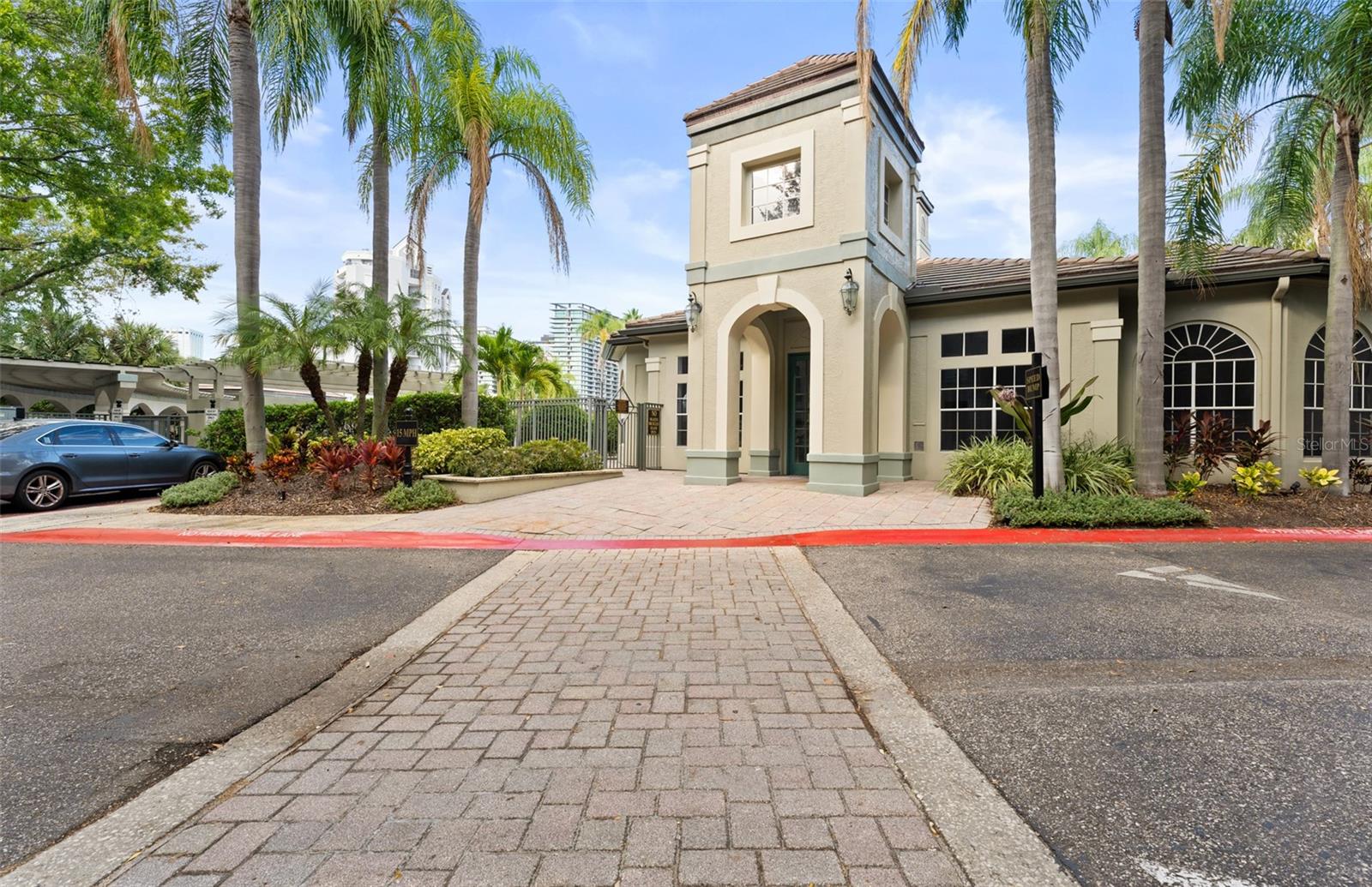 Image 38 of 44 For 625 Tropical Breeze Way