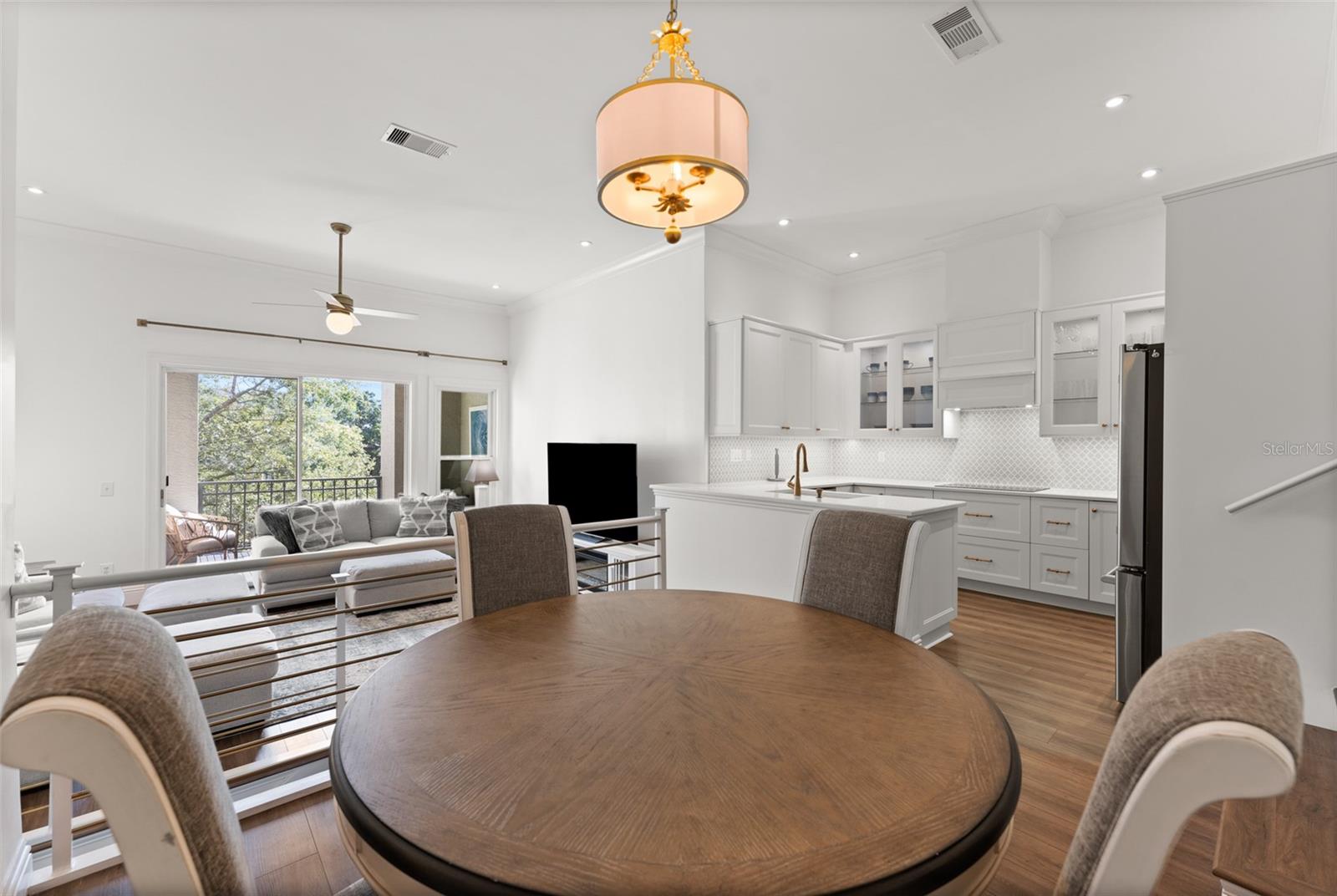 Image 4 of 44 For 625 Tropical Breeze Way