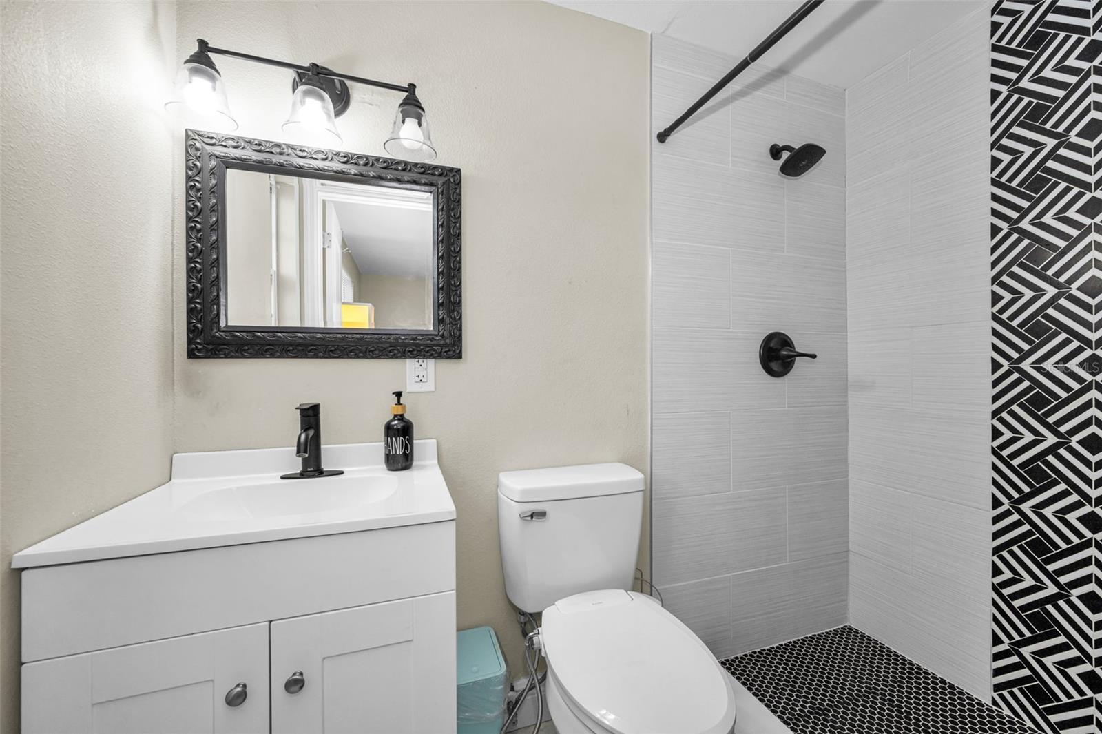 Image 16 of 32 For 801 Walnut Drive