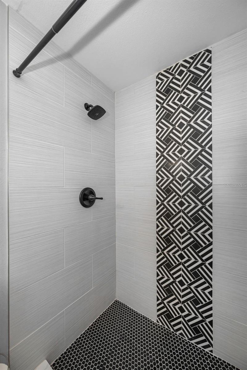 Image 17 of 32 For 801 Walnut Drive