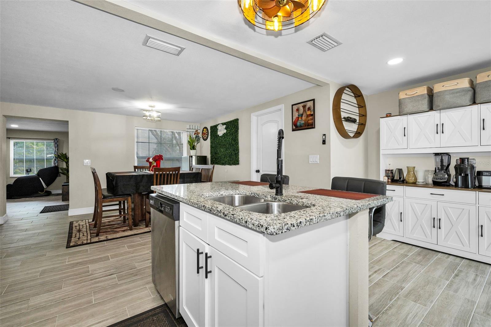 Image 3 of 32 For 801 Walnut Drive