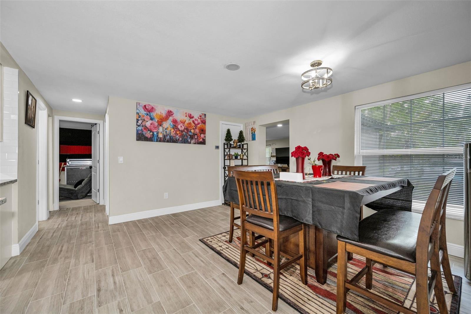 Image 7 of 32 For 801 Walnut Drive