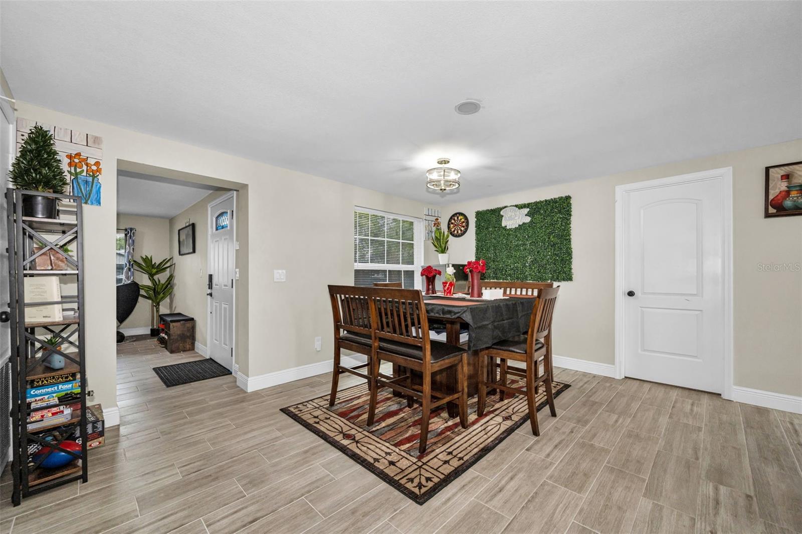 Image 8 of 32 For 801 Walnut Drive