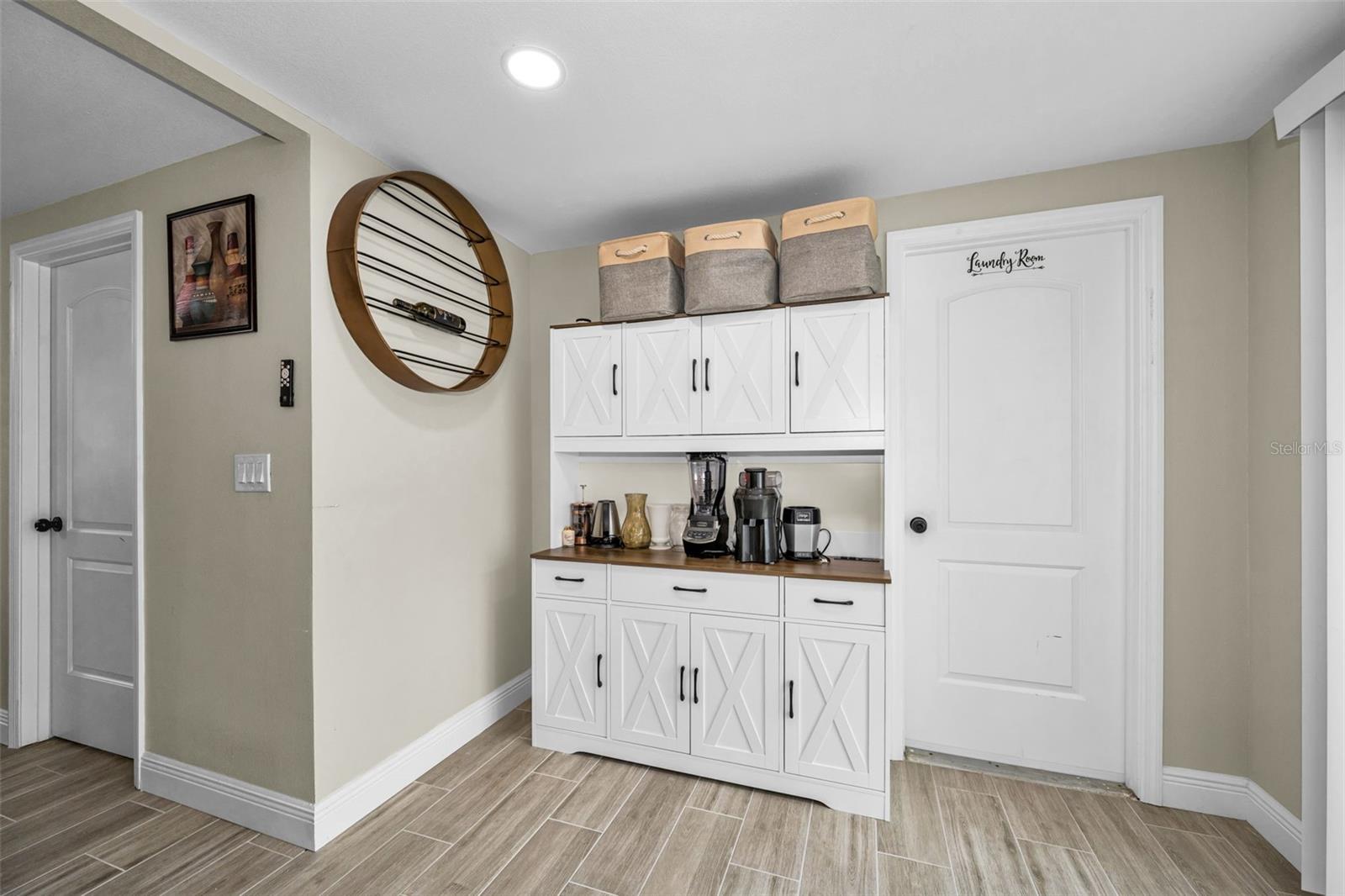 Image 9 of 32 For 801 Walnut Drive