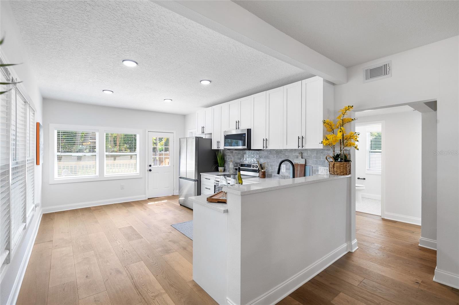 Image 15 of 53 For 718 34th Avenue S