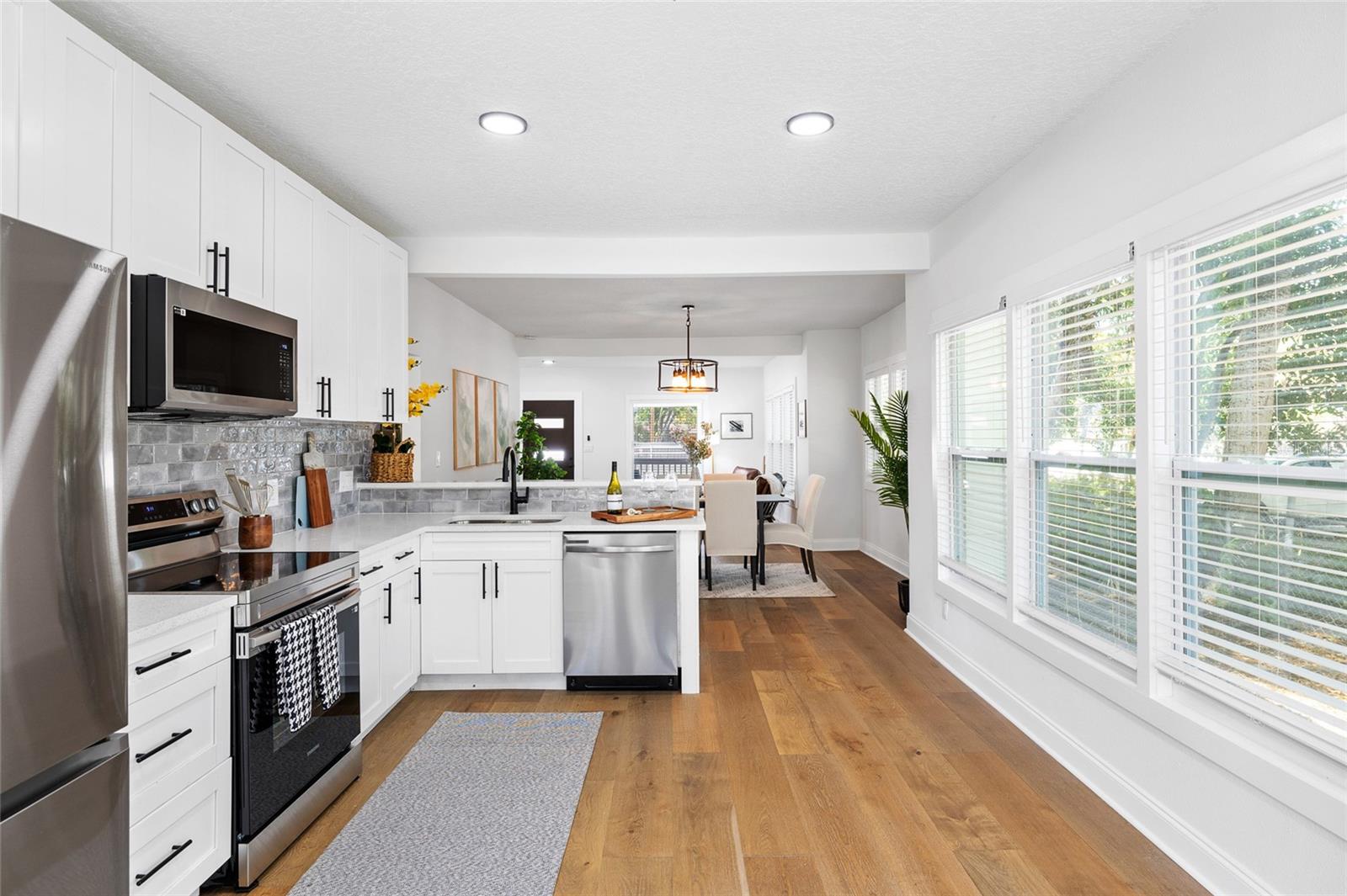 Image 19 of 53 For 718 34th Avenue S