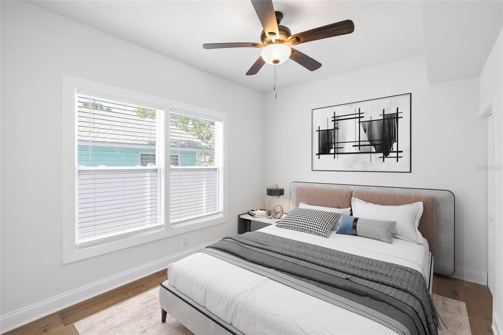 Image 20 of 53 For 718 34th Avenue S