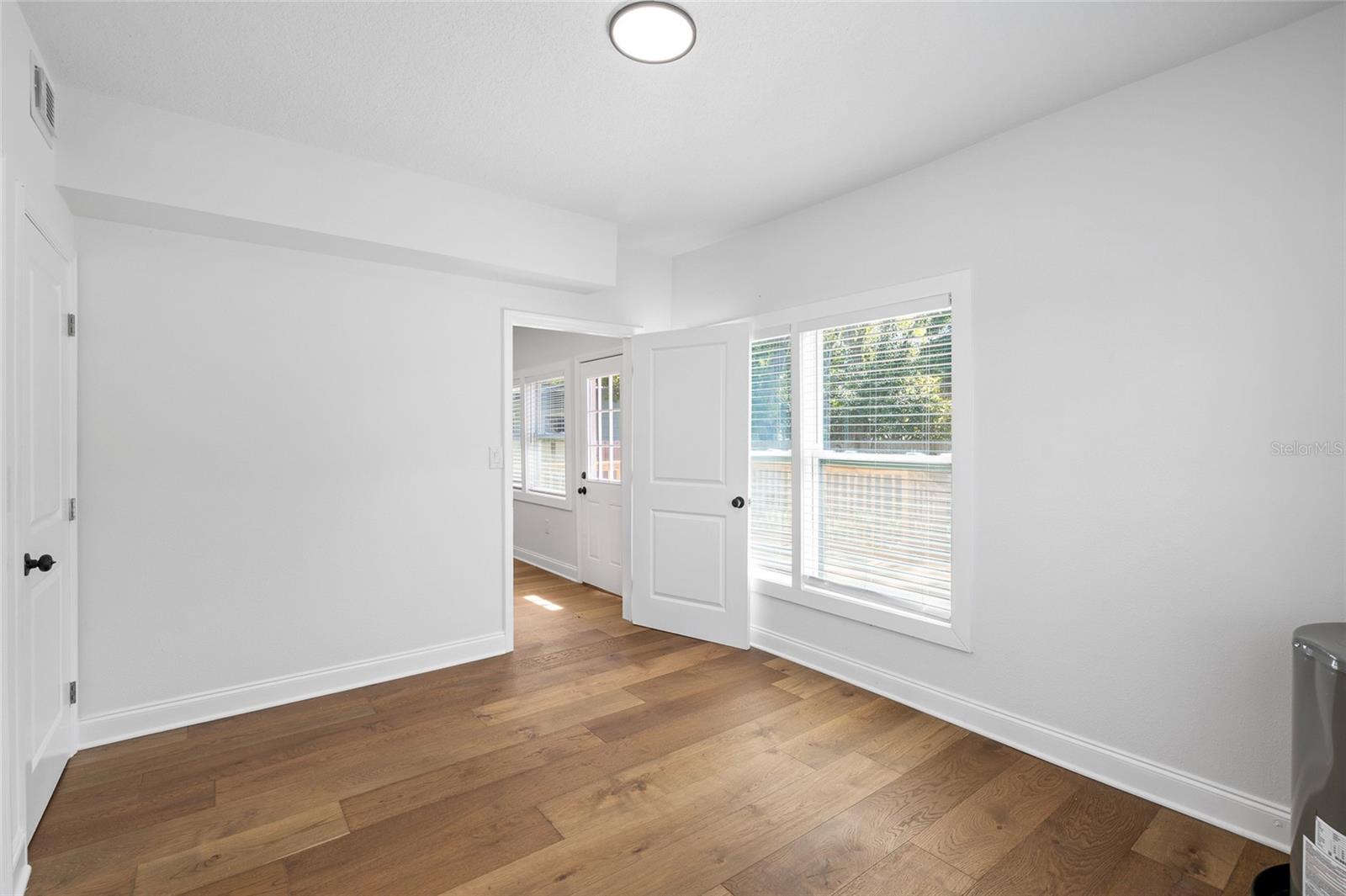 Image 26 of 53 For 718 34th Avenue S