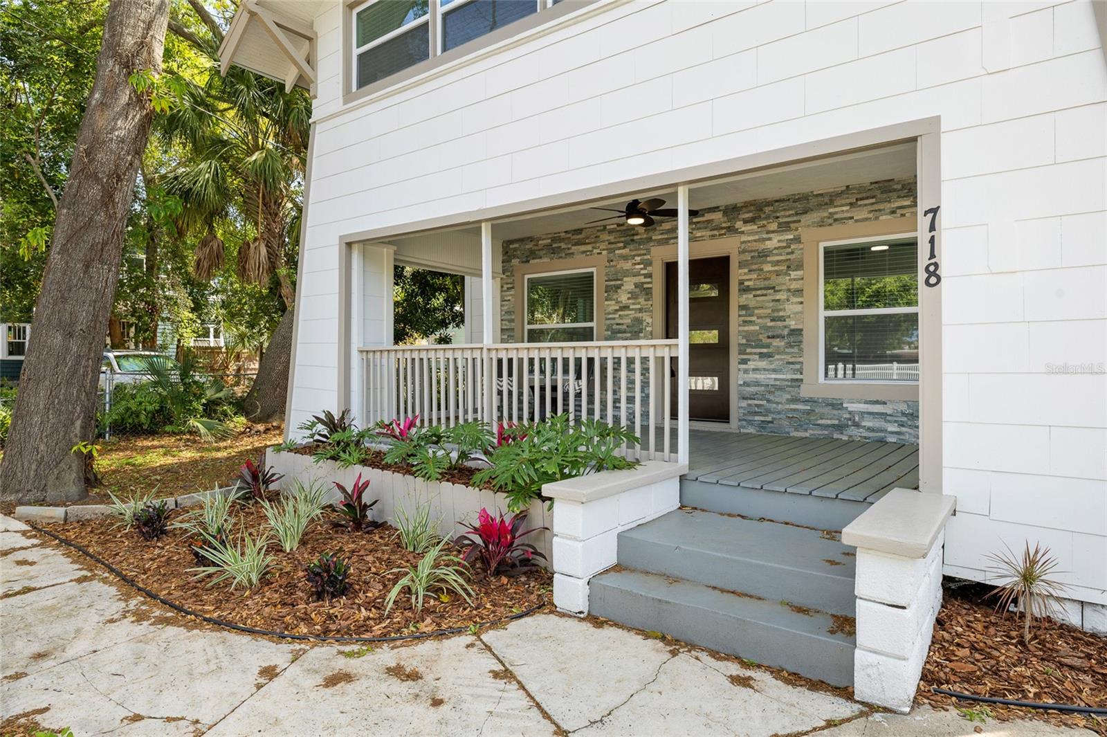 Image 4 of 53 For 718 34th Avenue S