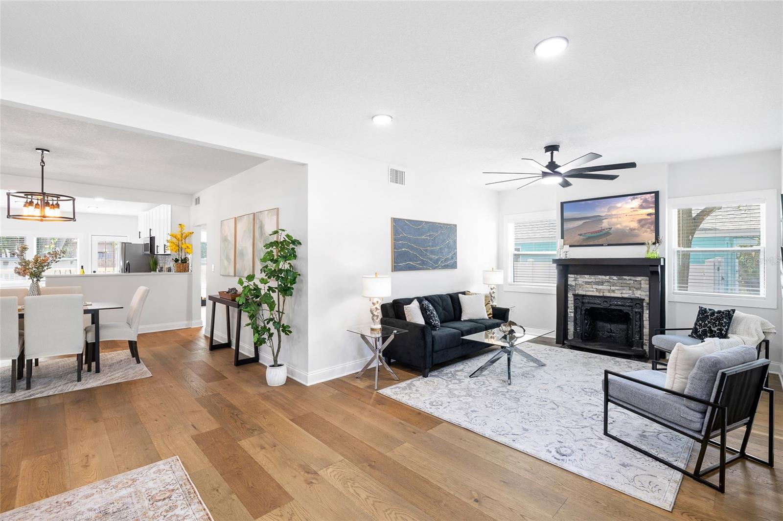 Image 7 of 53 For 718 34th Avenue S