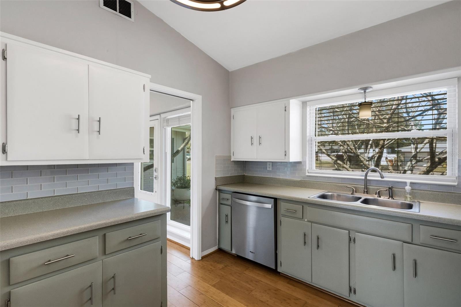 Image 14 of 38 For 11436 Ridgewood Circle