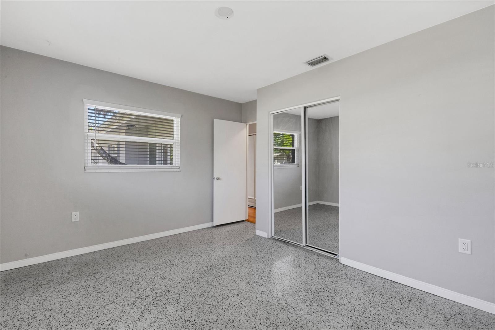 Image 22 of 38 For 11436 Ridgewood Circle