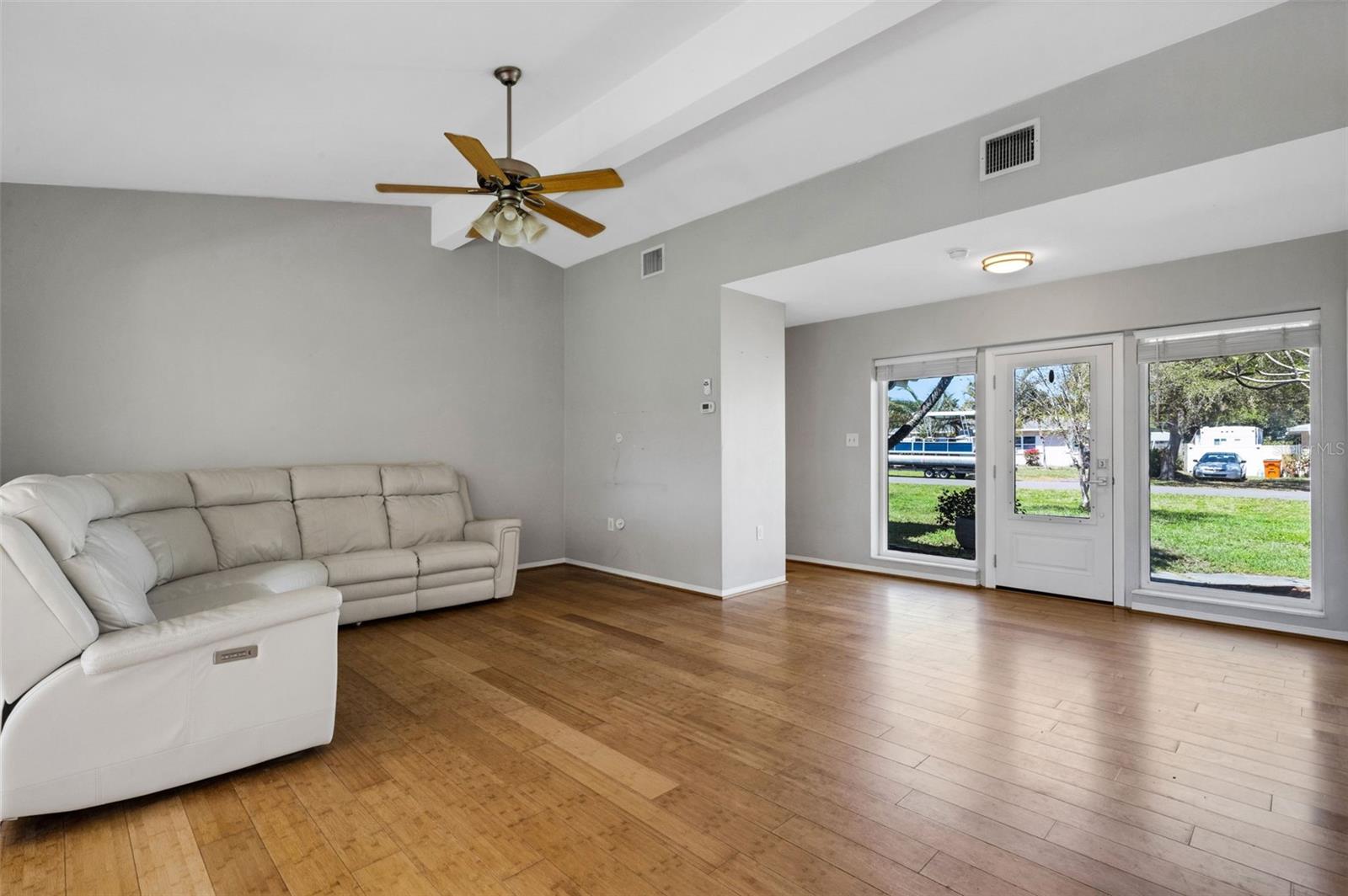 Image 5 of 38 For 11436 Ridgewood Circle