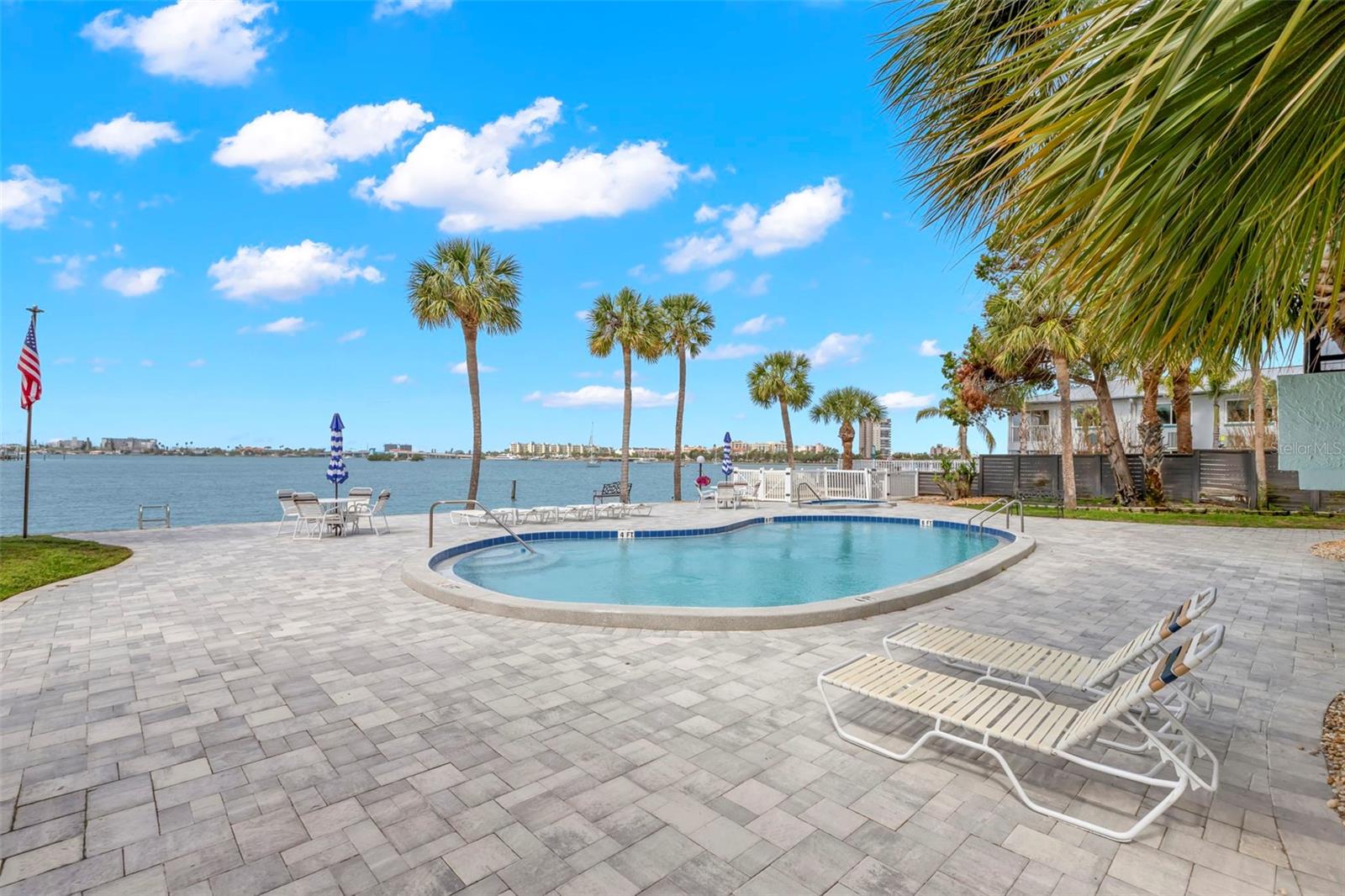 Image 25 of 31 For 1848 Shore Drive S 402