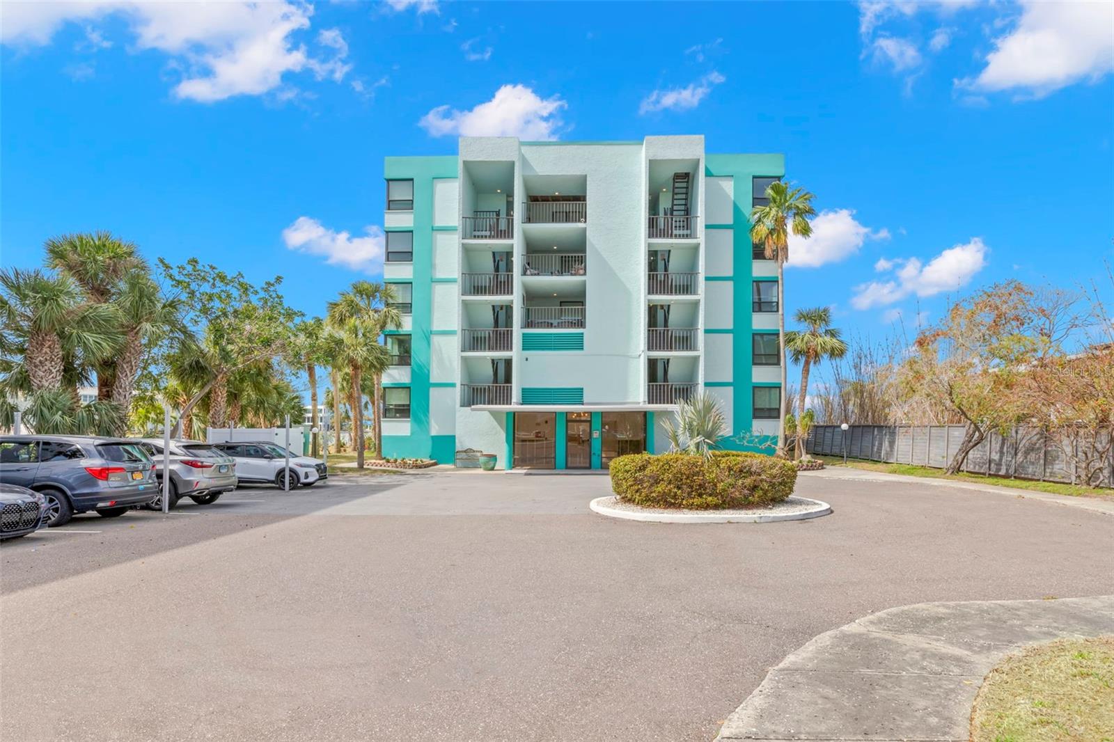 Image 4 of 31 For 1848 Shore Drive S 402