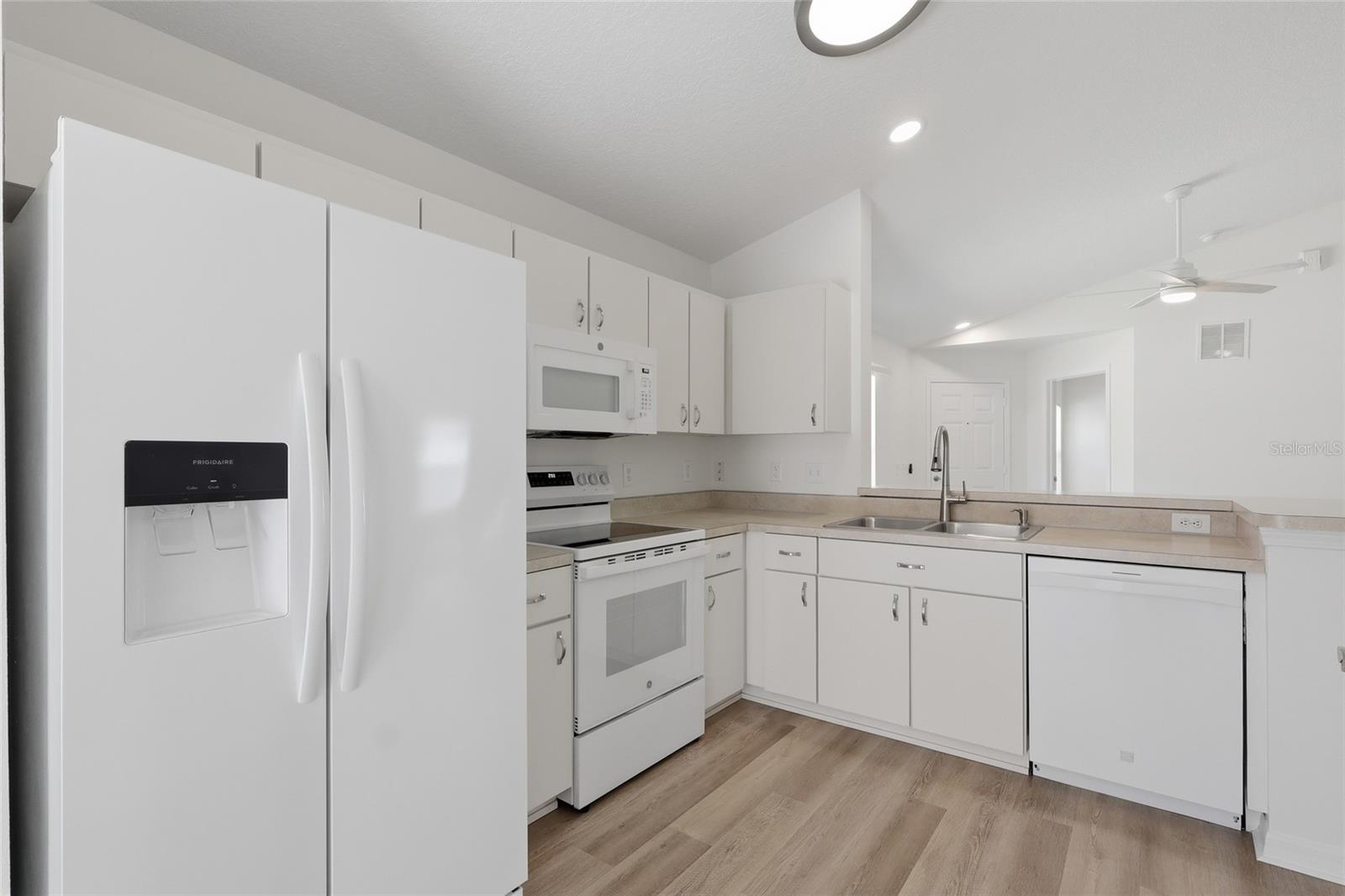 Image 5 of 25 For 4548 White Bay Circle