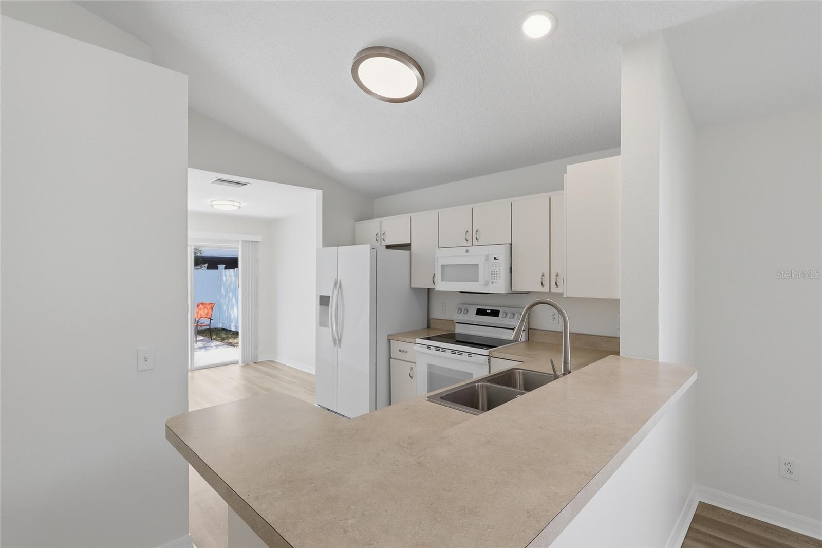 Image 6 of 25 For 4548 White Bay Circle