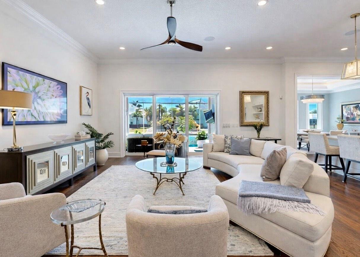 Listing photo id 11 for 716 Pinckney Drive