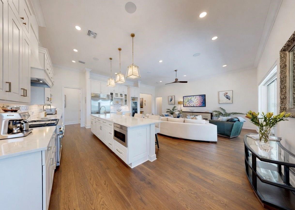 Listing photo id 14 for 716 Pinckney Drive