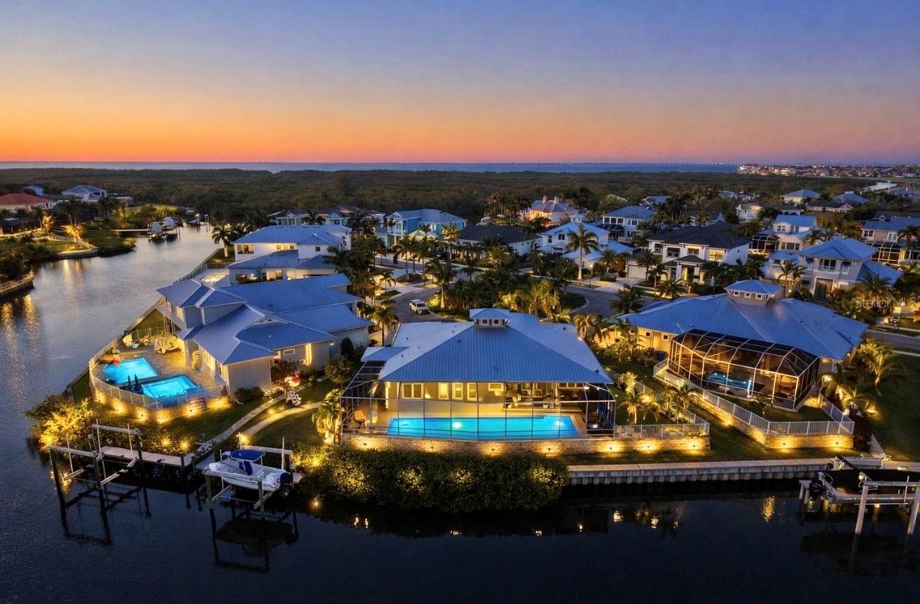 Listing photo id 1 for 716 Pinckney Drive