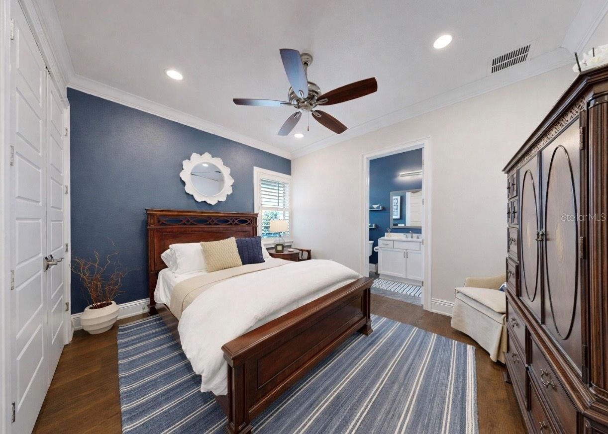 Listing photo id 32 for 716 Pinckney Drive