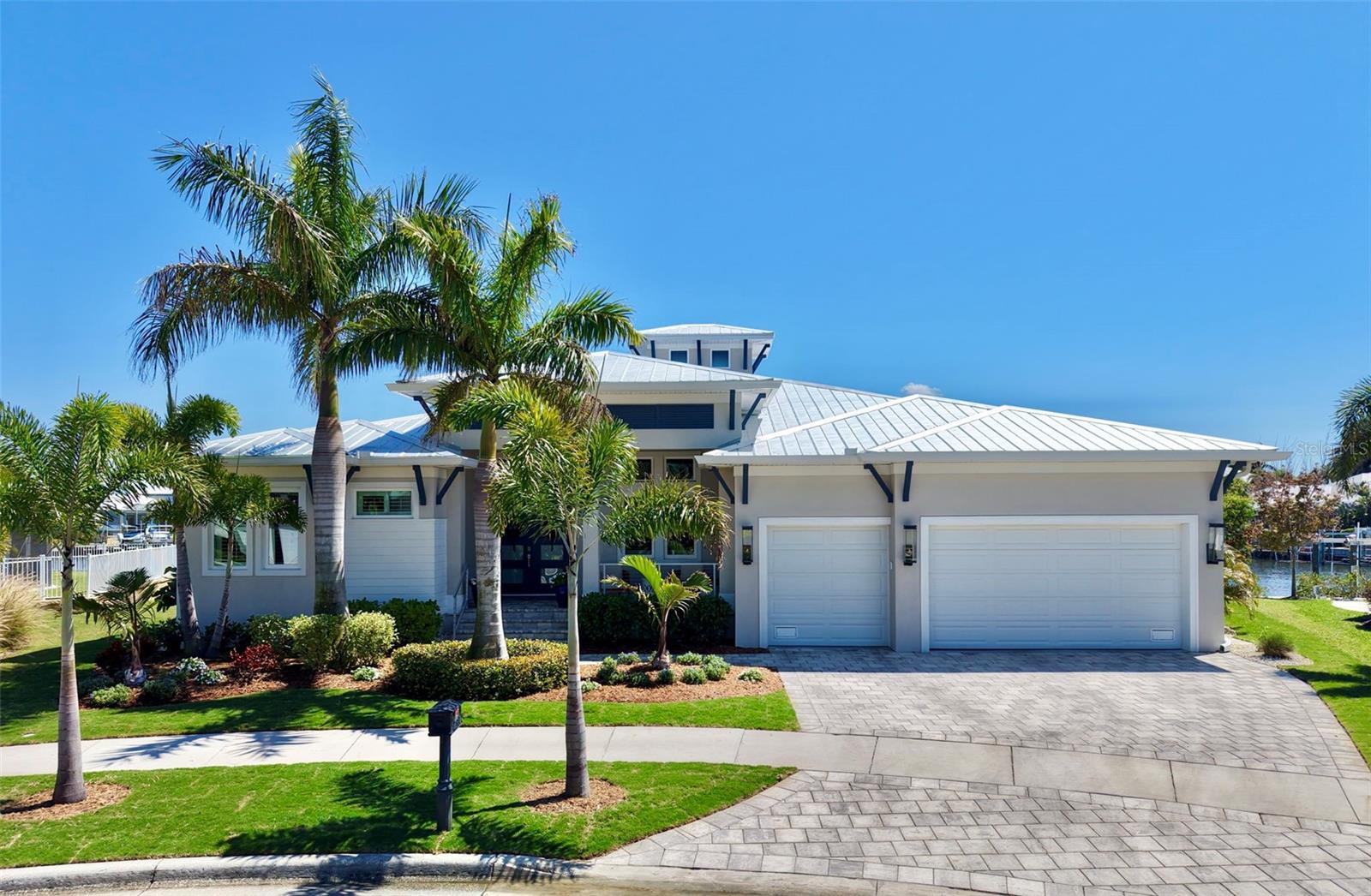 Listing photo id 4 for 716 Pinckney Drive