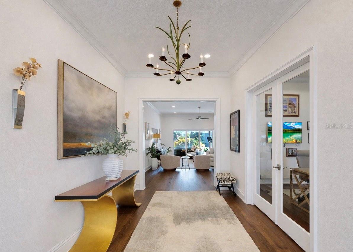 Listing photo id 7 for 716 Pinckney Drive