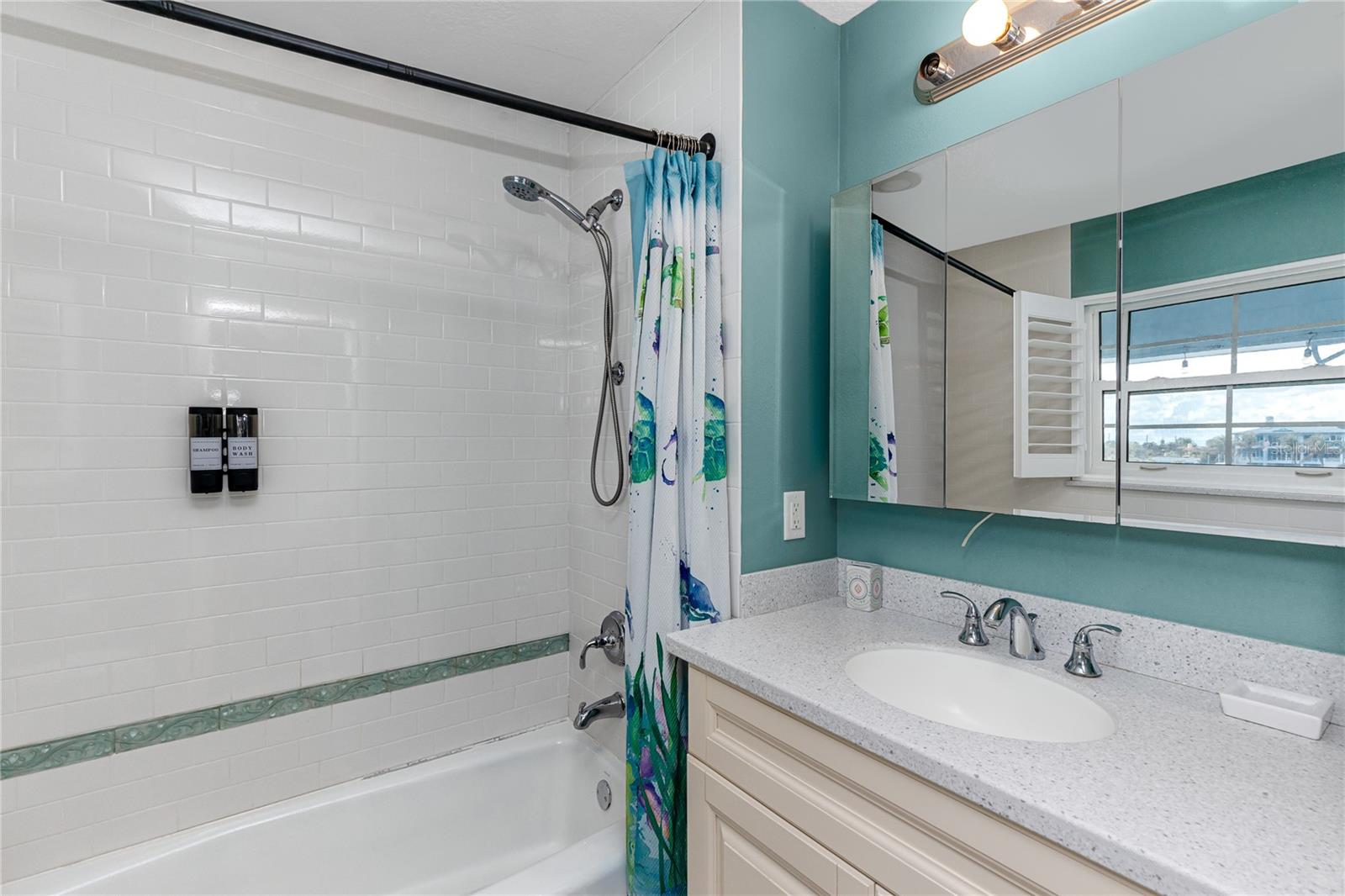 Image 21 of 64 For 2601 Bay Boulevard