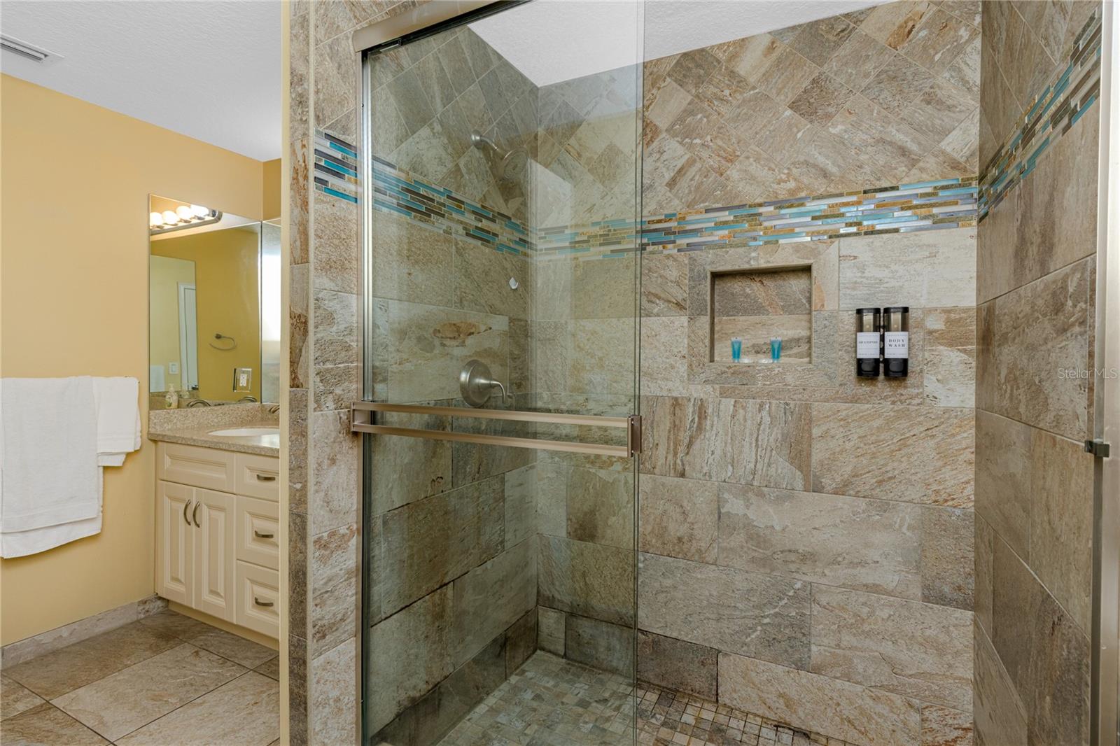 Image 26 of 64 For 2601 Bay Boulevard