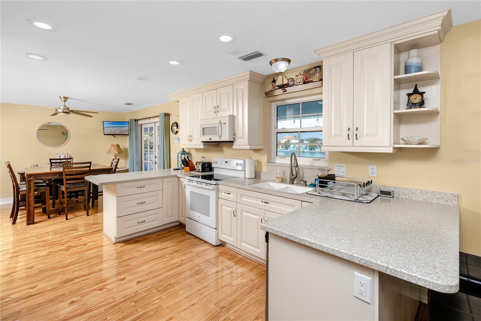 Image 5 of 64 For 2601 Bay Boulevard