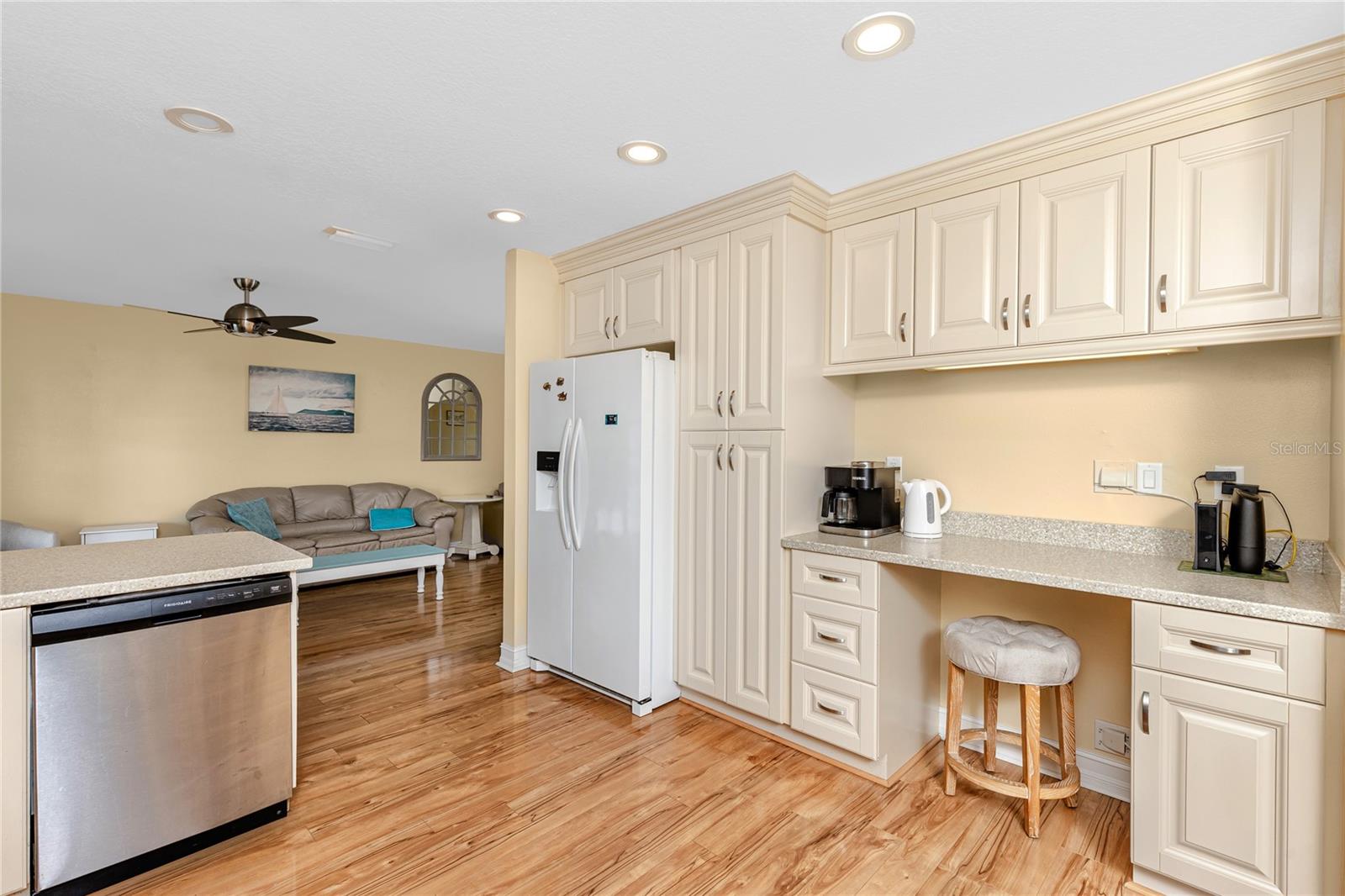 Image 7 of 64 For 2601 Bay Boulevard