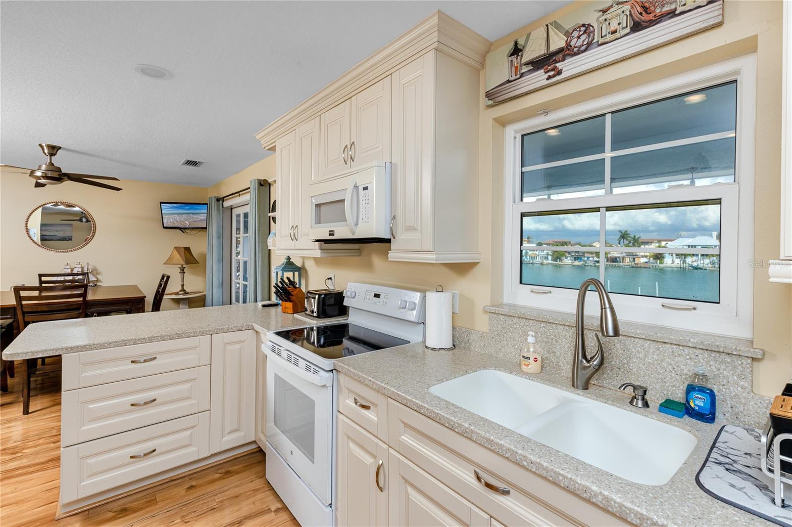 Image 8 of 64 For 2601 Bay Boulevard