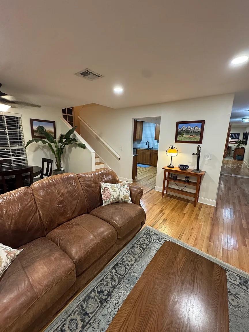 Image 11 of 45 For 606 Glen Avenue 9