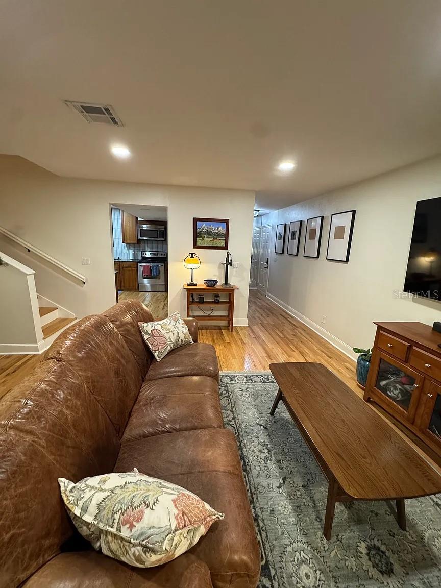 Image 12 of 45 For 606 Glen Avenue 9