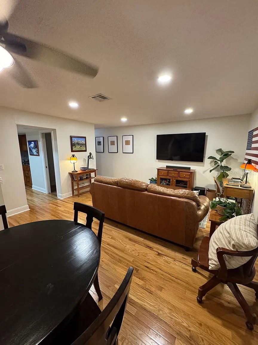 Image 14 of 45 For 606 Glen Avenue 9