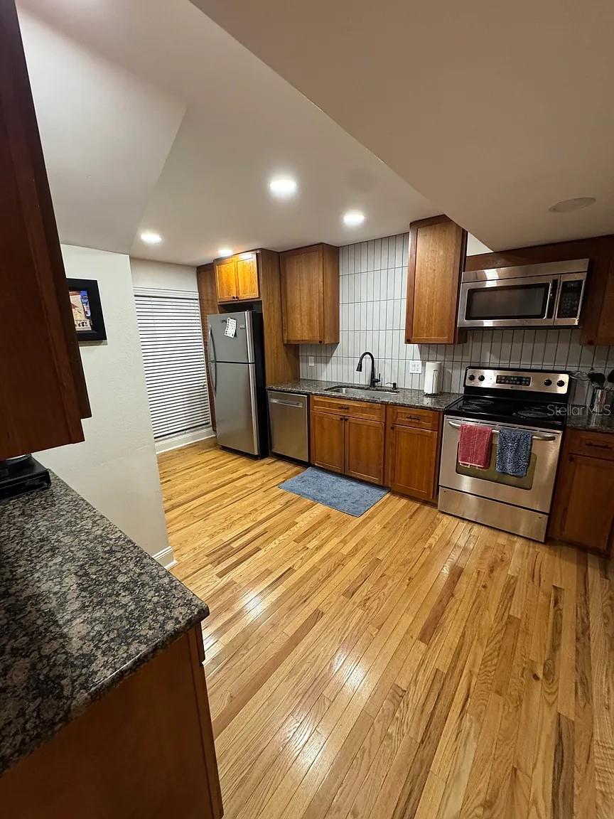 Image 15 of 45 For 606 Glen Avenue 9