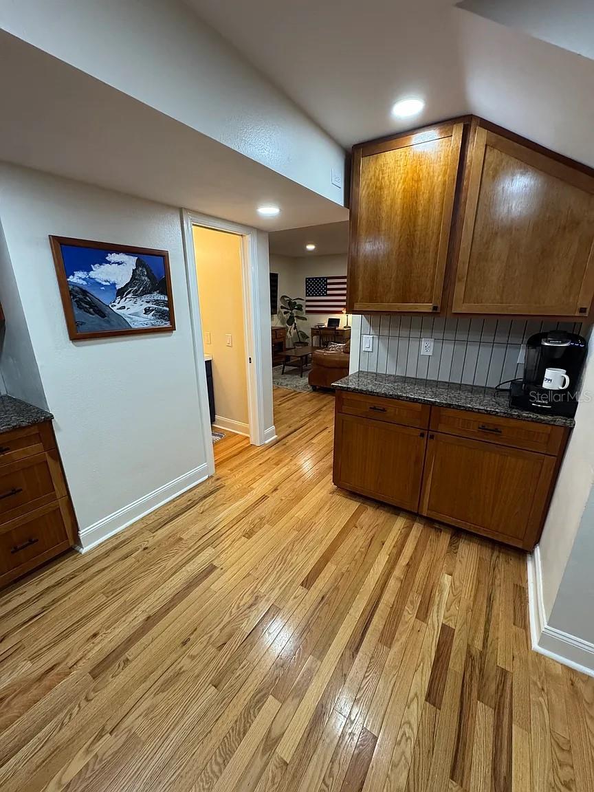 Image 19 of 45 For 606 Glen Avenue 9