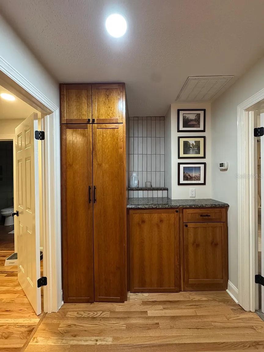 Image 25 of 45 For 606 Glen Avenue 9