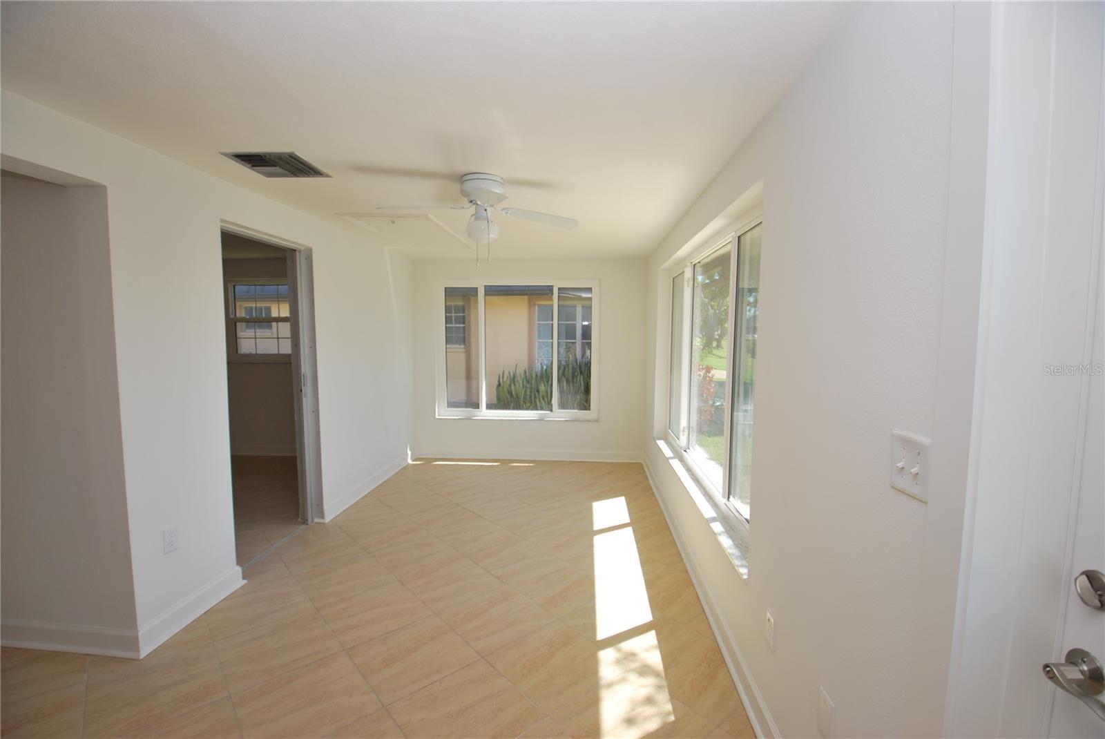 Image 14 of 21 For 4136 Stratford Drive 4136