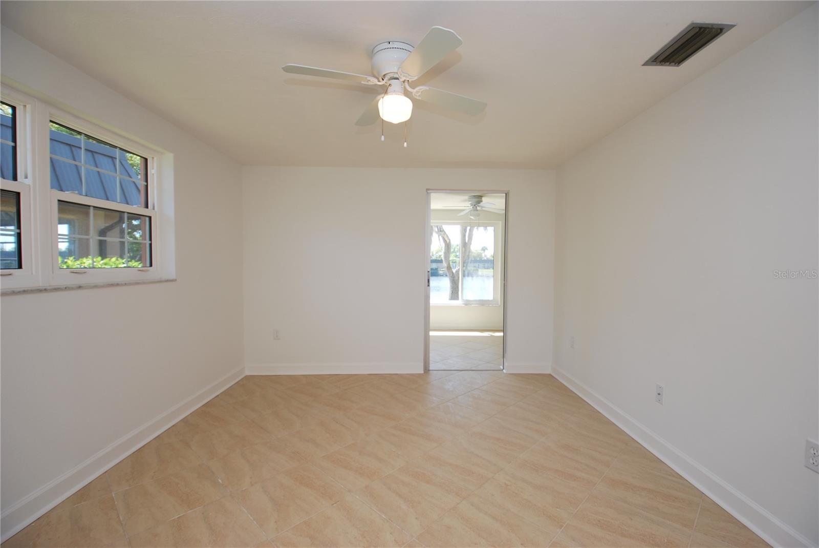 Image 17 of 21 For 4136 Stratford Drive 4136