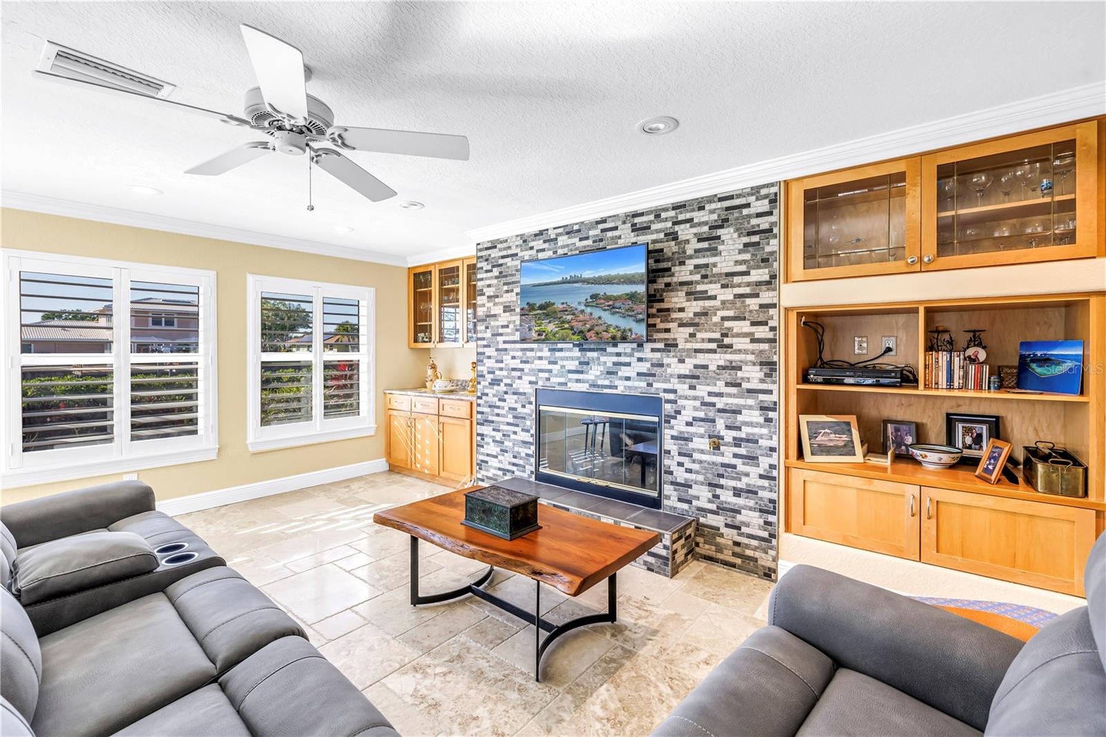 Image 11 of 47 For 1939 Hawaii Avenue Ne