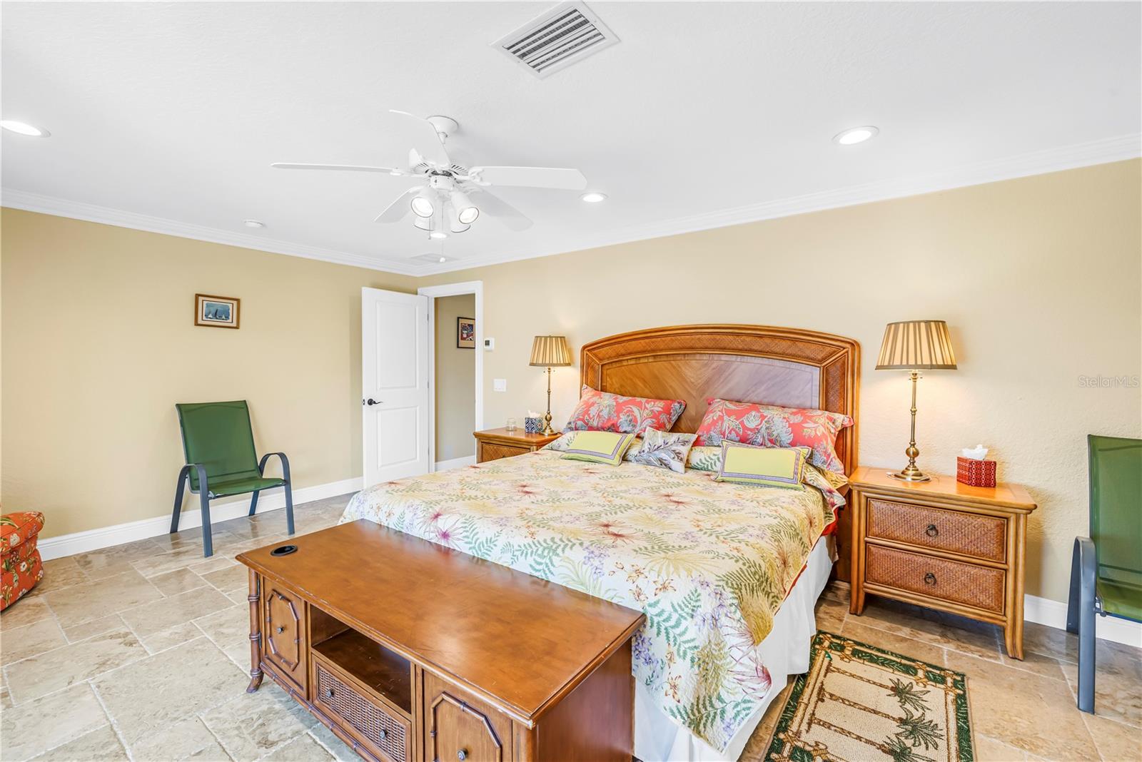 Image 15 of 47 For 1939 Hawaii Avenue Ne