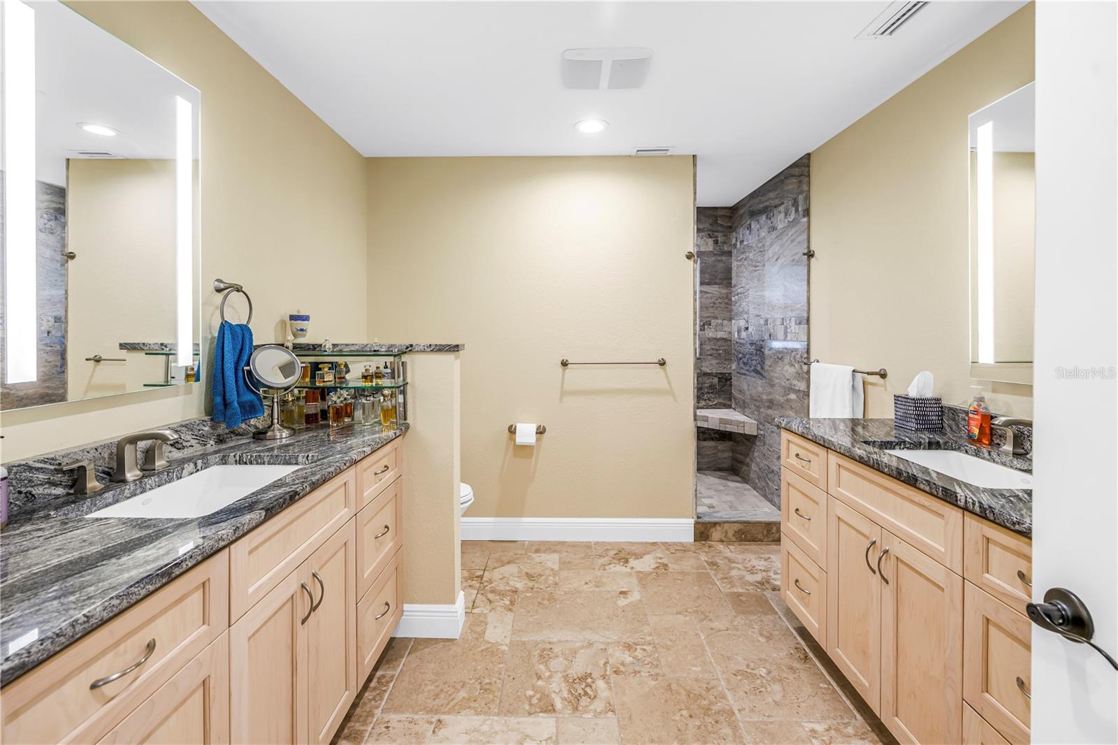 Image 16 of 47 For 1939 Hawaii Avenue Ne