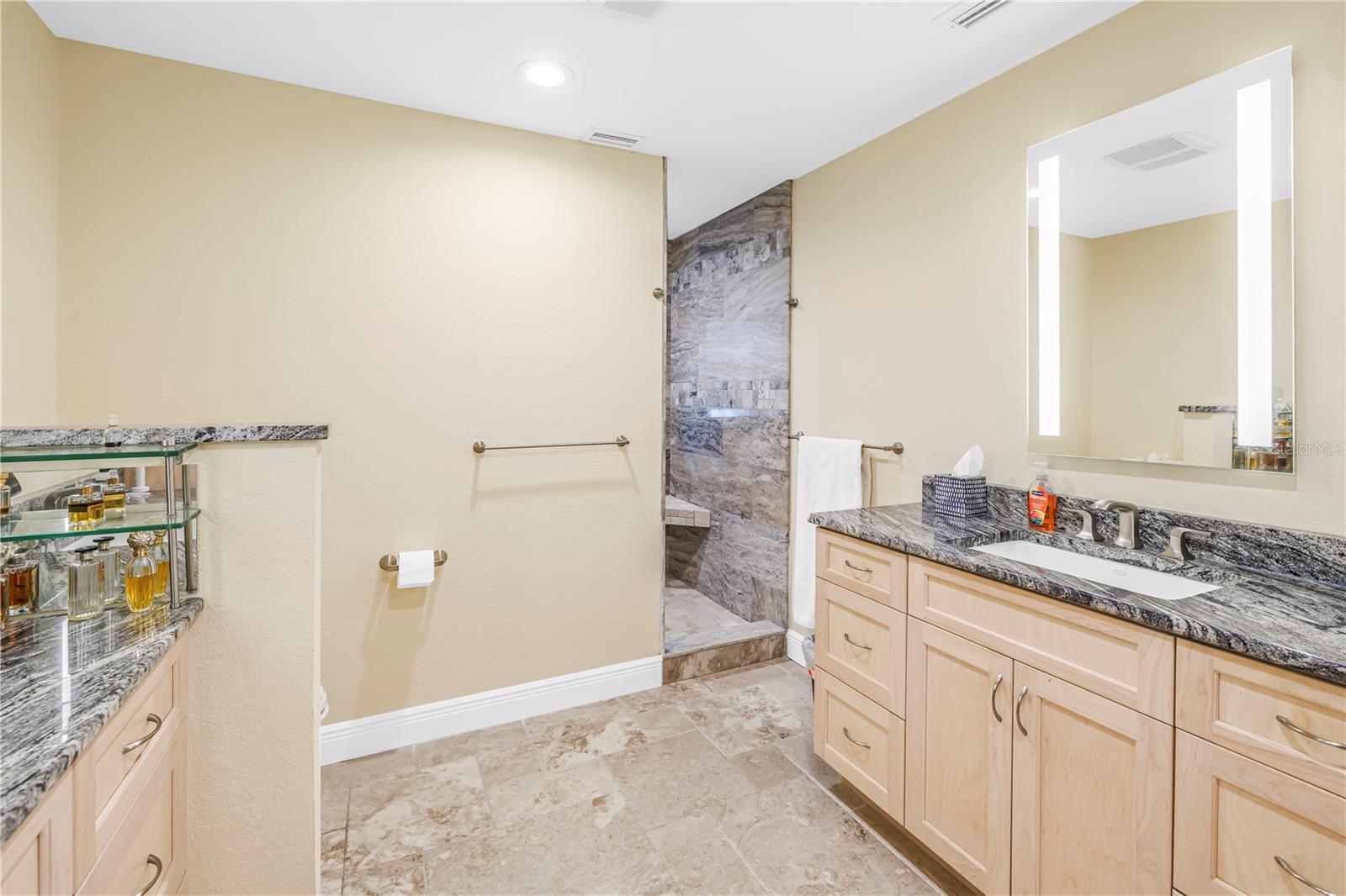 Image 17 of 47 For 1939 Hawaii Avenue Ne