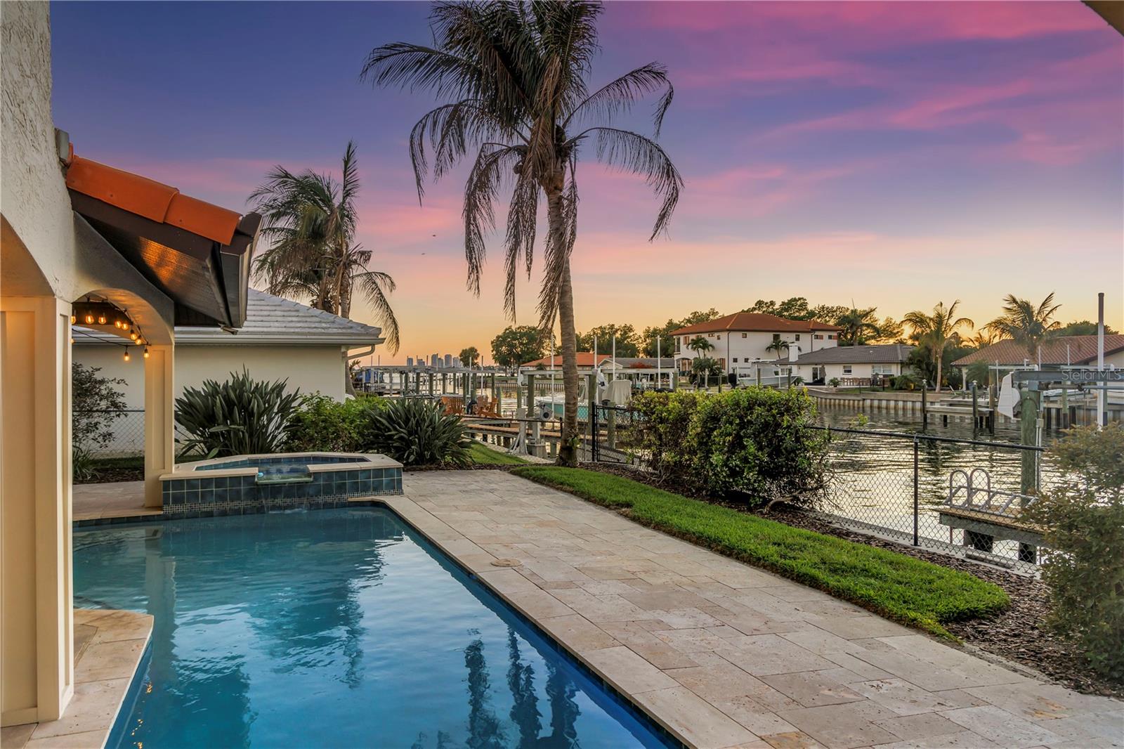 Image 42 of 47 For 1939 Hawaii Avenue Ne