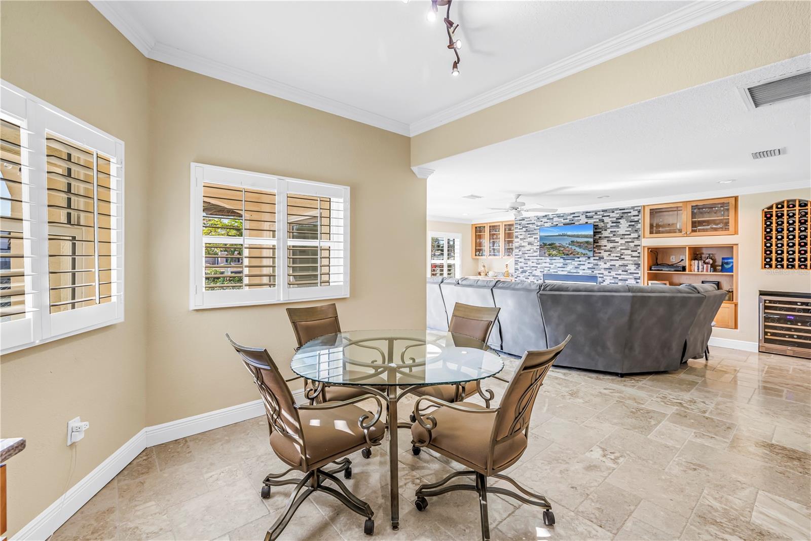 Image 9 of 47 For 1939 Hawaii Avenue Ne