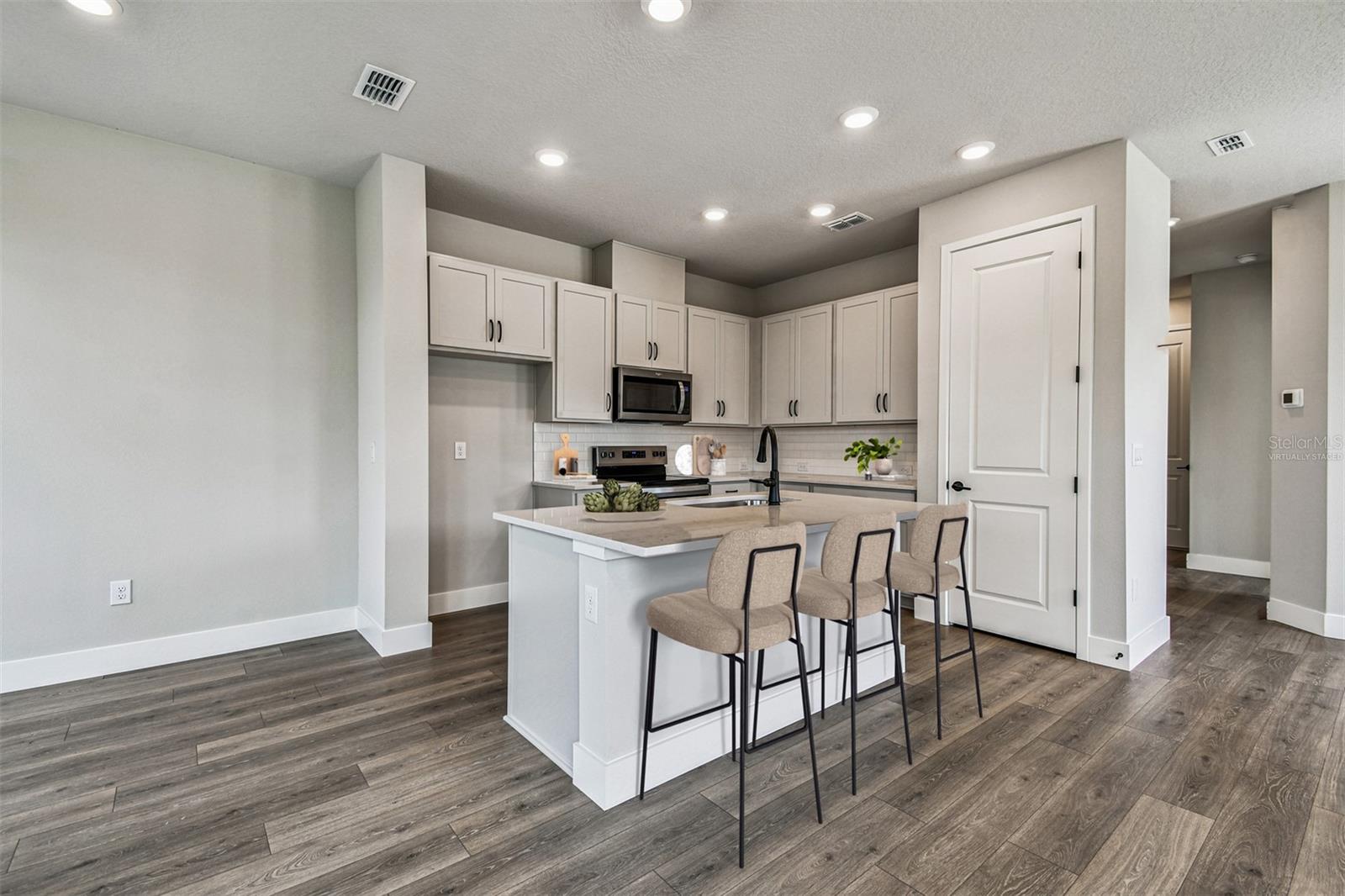 Image 7 of 47 For 11706 Full Moon Loop